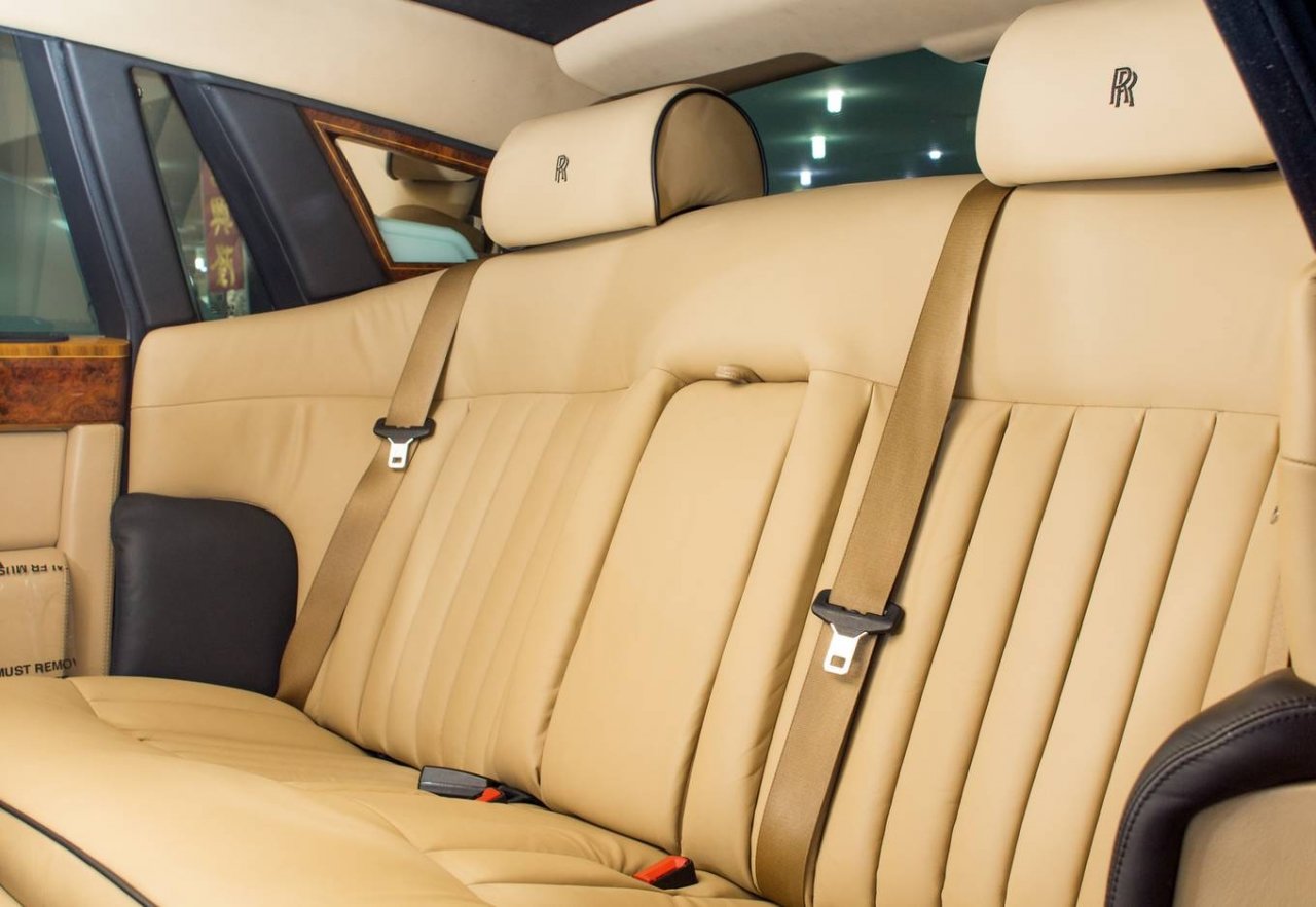 rolls-royce-phantom-2008-lan-banh-10-nam-gia-gan-10-ty-dong