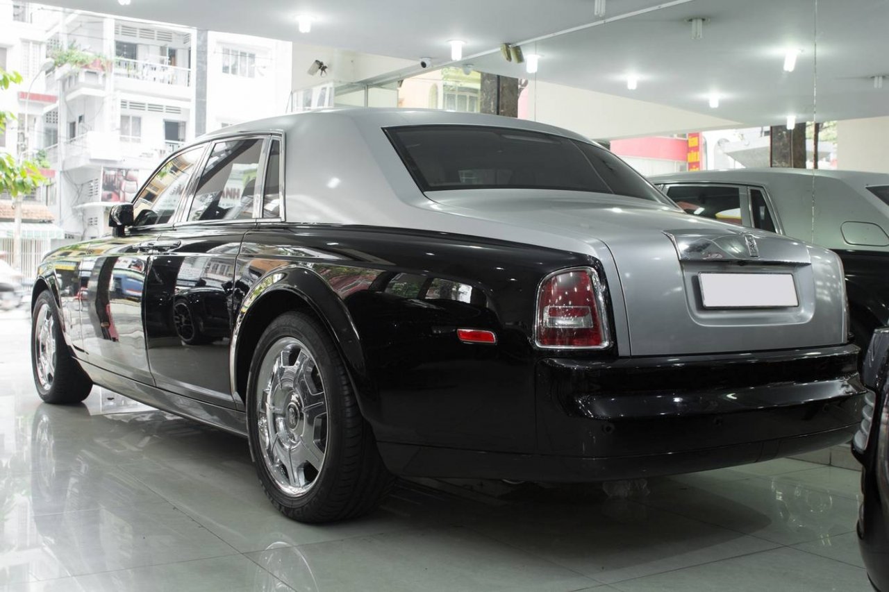 rolls-royce-phantom-2008-lan-banh-10-nam-gia-gan-10-ty-dong