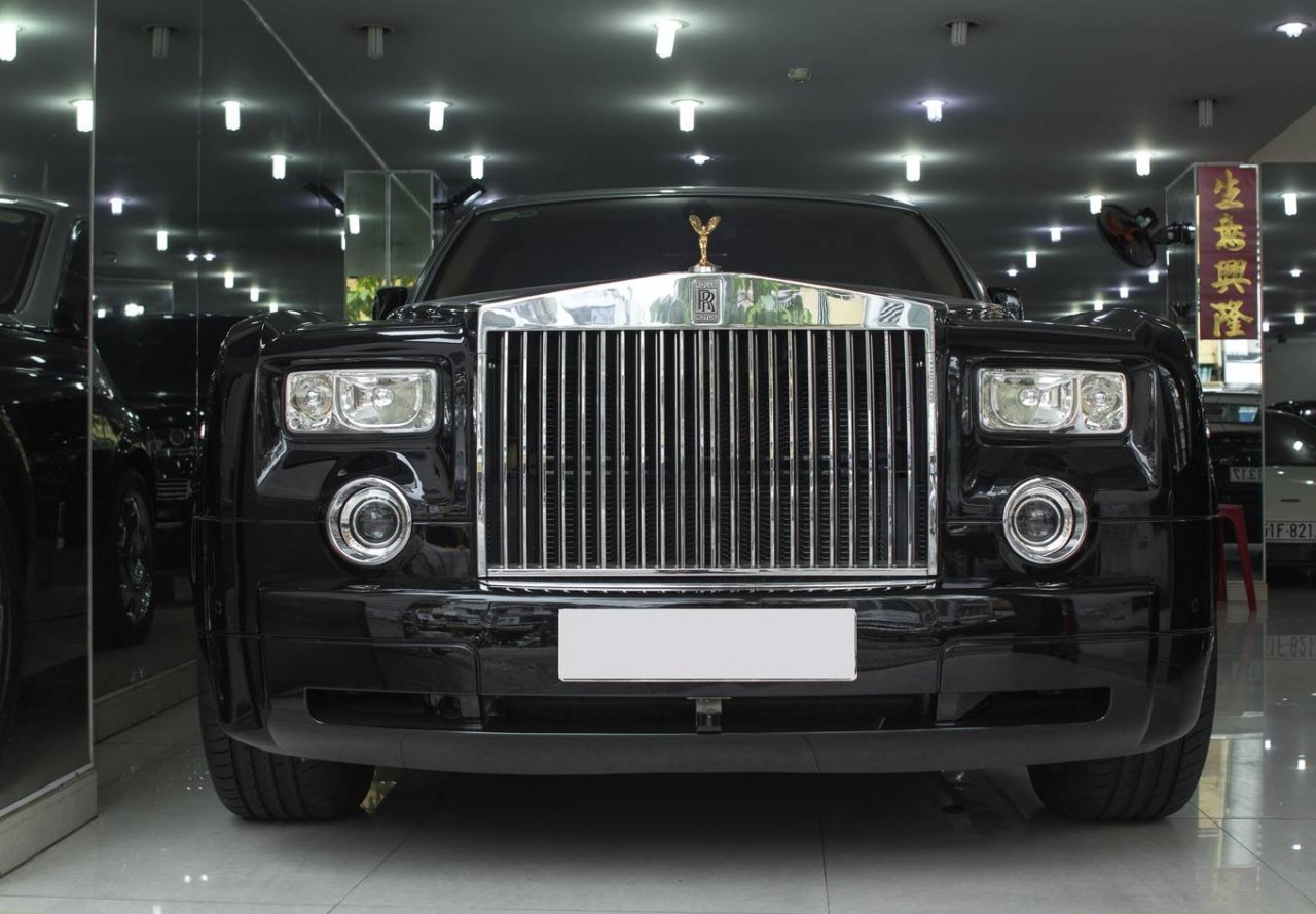 rolls-royce-phantom-2008-lan-banh-10-nam-gia-gan-10-ty-dong