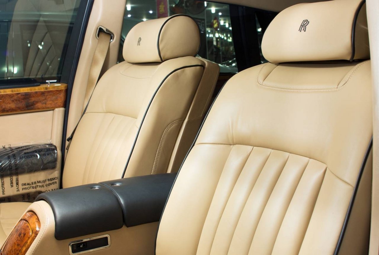 rolls-royce-phantom-2008-lan-banh-10-nam-gia-gan-10-ty-dong