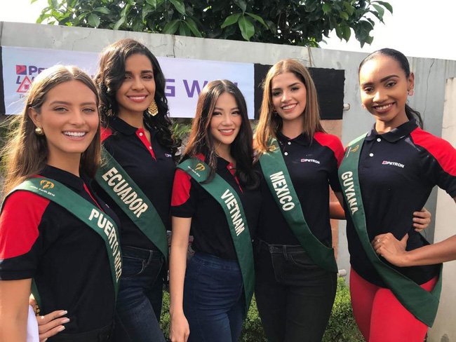 he-lo-vay-da-hoi-giup-phuong-khanh-toa-sang-trong-dem-chung-ket-miss-earth-2018