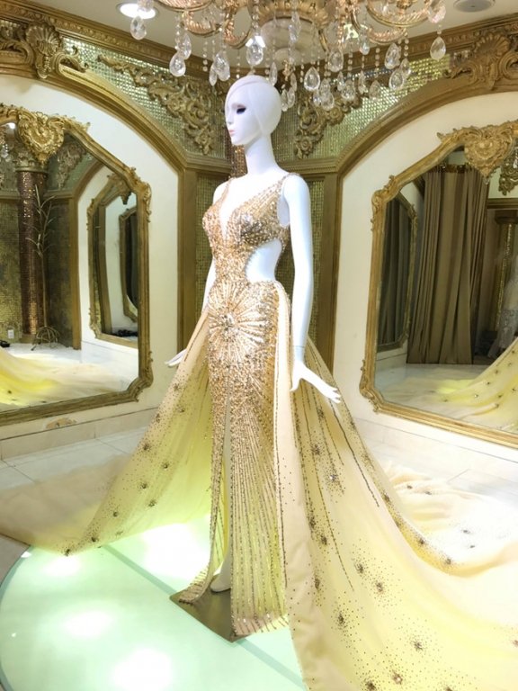 he-lo-vay-da-hoi-giup-phuong-khanh-toa-sang-trong-dem-chung-ket-miss-earth-2018