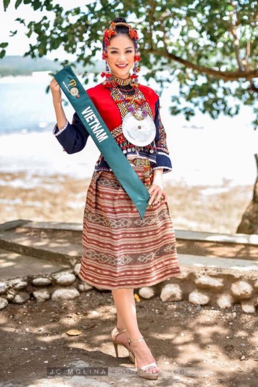 he-lo-vay-da-hoi-giup-phuong-khanh-toa-sang-trong-dem-chung-ket-miss-earth-2018