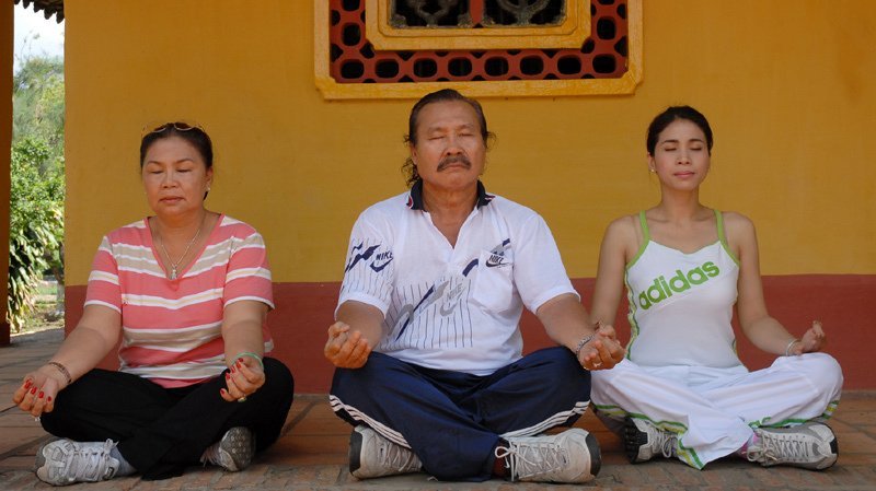 ly-huong-bit-kin-duong-tinh-sau-hon-nhan-ngang-trai-tren-dat-my