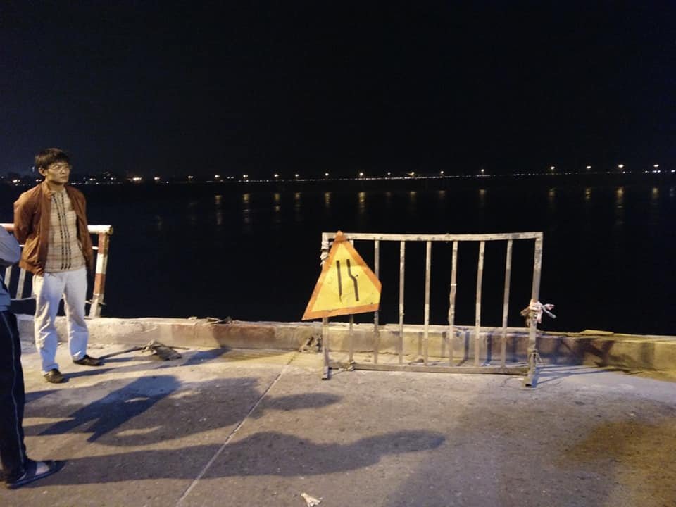 tho-lan-xuyen-dem-tim-o-to-dam-bay-lan-can-cau-chuong-duong-xuong-song-hong