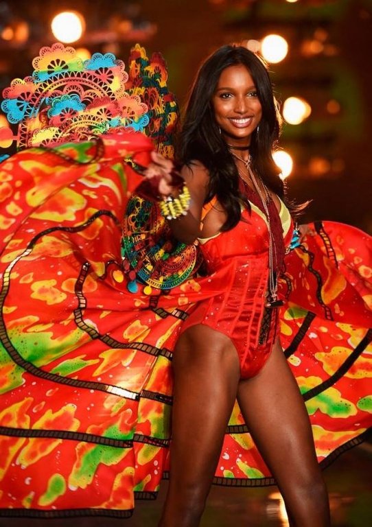 suc-hut-me-hoac-cua-sieu-mau-noi-y-jasmine-tookes