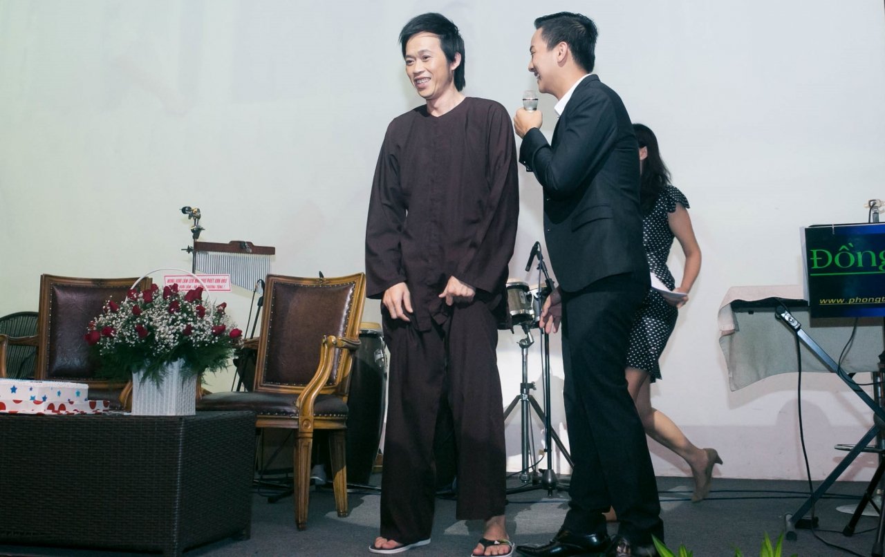 hoai-linh-phan-ung-the-nao-khi-chung-kien-su-nghiep-tuot-doc-cua-hoai-lam