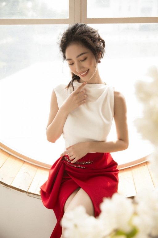 jun-vu-ngay-cang-quyen-ru-khoe-duong-cong-hut-mat-voi-vong-mot-nong-bong-trong-bo-anh-moi