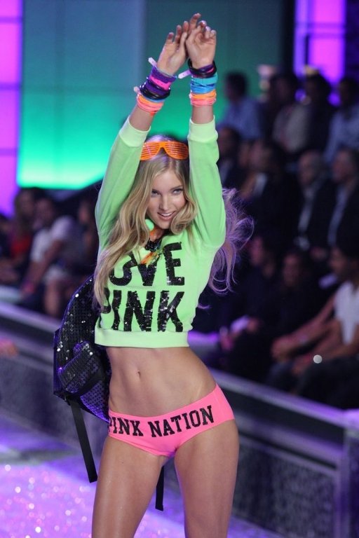 nhan-sac-nong-bong-cua-thien-than-dien-fantasy-bra-trieu-usd-trong-show-victorias-secret-2018