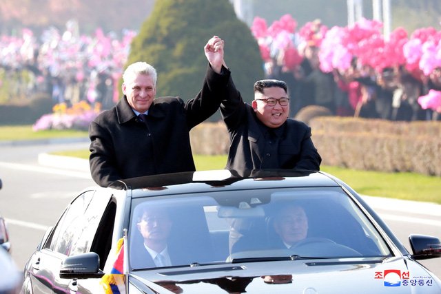 video-ong-kim-jong-un-ra-san-bay-don-chu-tich-cuba