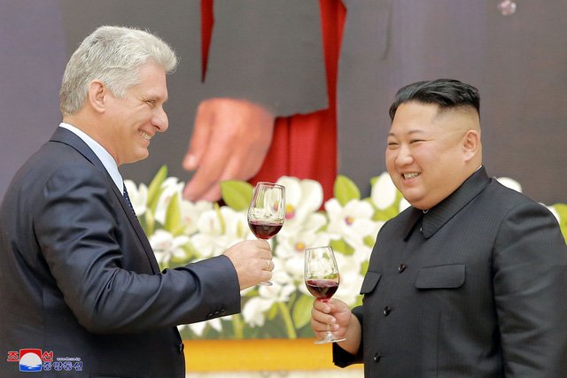 video-ong-kim-jong-un-ra-san-bay-don-chu-tich-cuba
