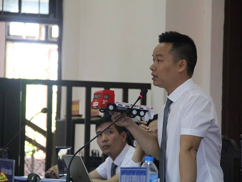 vu-lui-xe-tren-cao-toc-thai-nguyen-dung-de-nguoi-di-dung-ngoi-tu-vi-nguoi-di-sai
