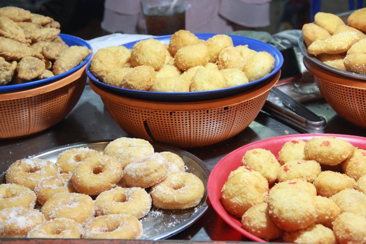 dao-dem-o-pho-nuong-song-mekong-thien-duong-am-thuc-duong-pho-cua-vieng-chan