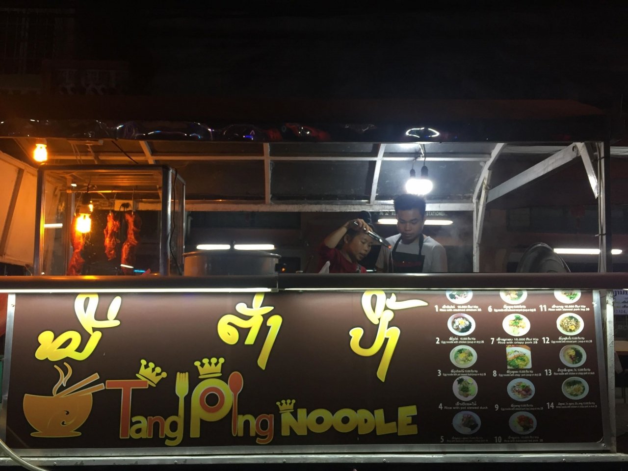 dao-dem-o-pho-nuong-song-mekong-thien-duong-am-thuc-duong-pho-cua-vieng-chan
