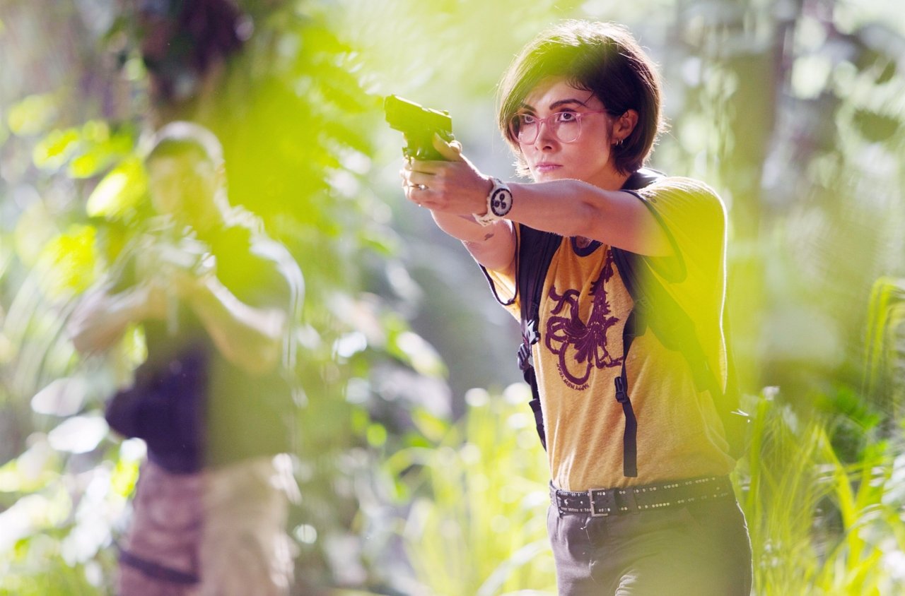 dao-dien-giai-thich-li-do-nhan-vat-dong-tinh-bi-cat-khoi-jurassic-world-2