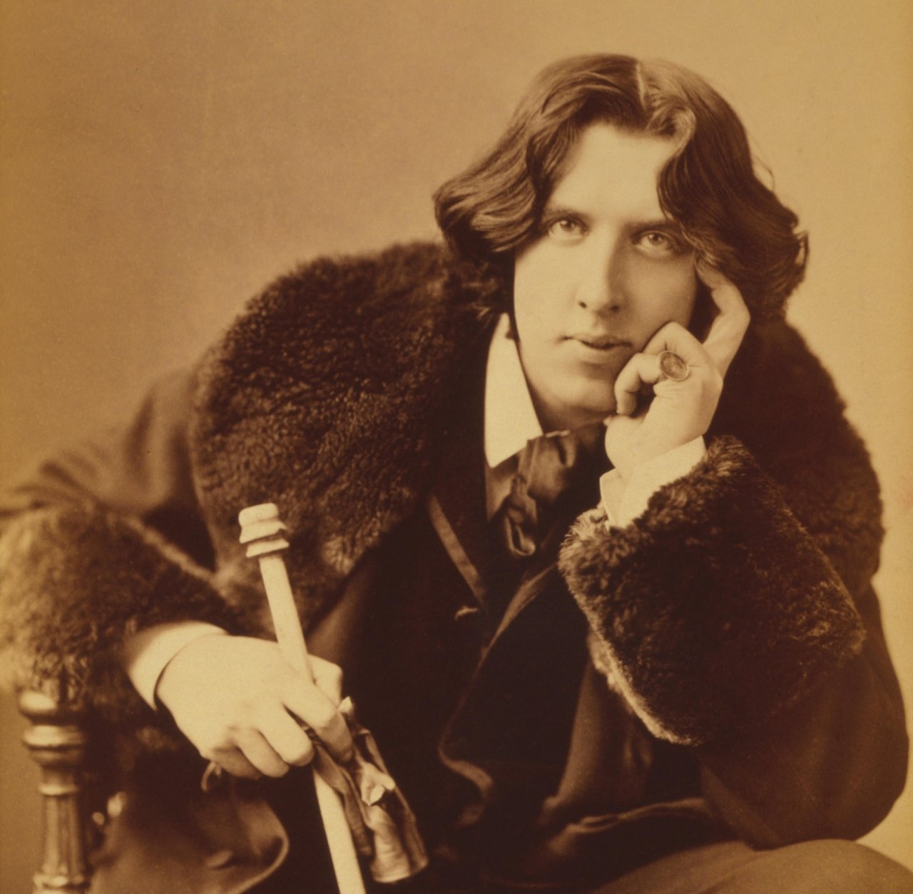 buc-hoa-dorian-gray-co-con-xa-la-voi-doc-gia-viet
