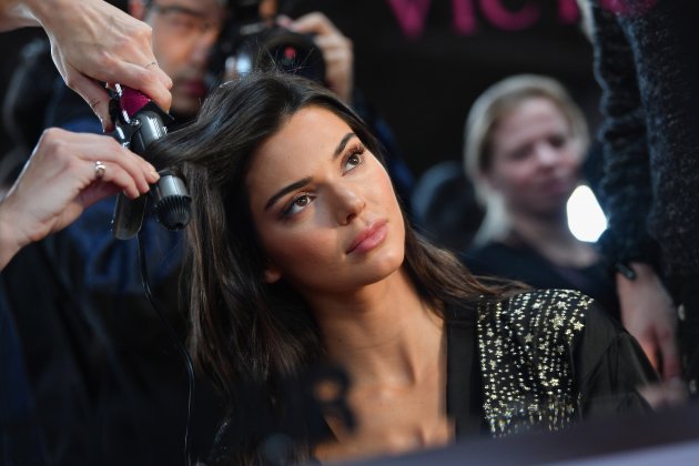 he-lo-nhung-hinh-anh-hau-truong-hiem-hoi-cua-victorias-secret-fashion-show-2018