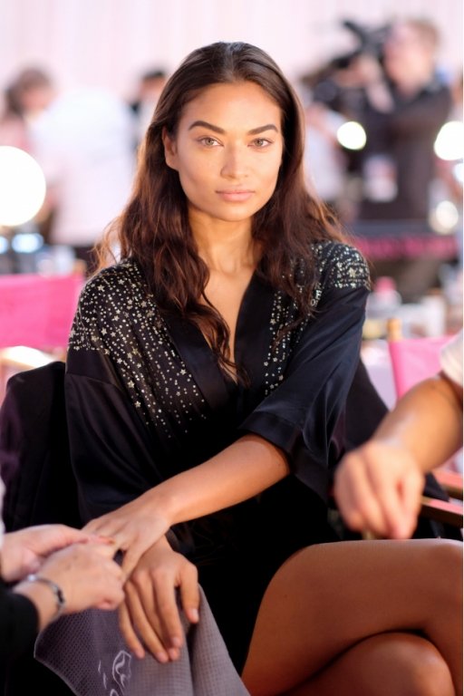 he-lo-nhung-hinh-anh-hau-truong-hiem-hoi-cua-victorias-secret-fashion-show-2018