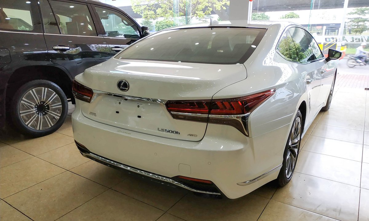 lexus-ls-500h-ban-2019-dau-tien-ve-viet-nam