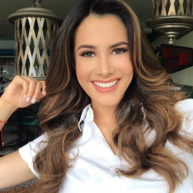 nguoi-dep-venezuela-dang-quang-hoa-hau-quoc-te-2018-thuy-tien-xin-loi-khan-gia-khi-truot-khoi-top-15
