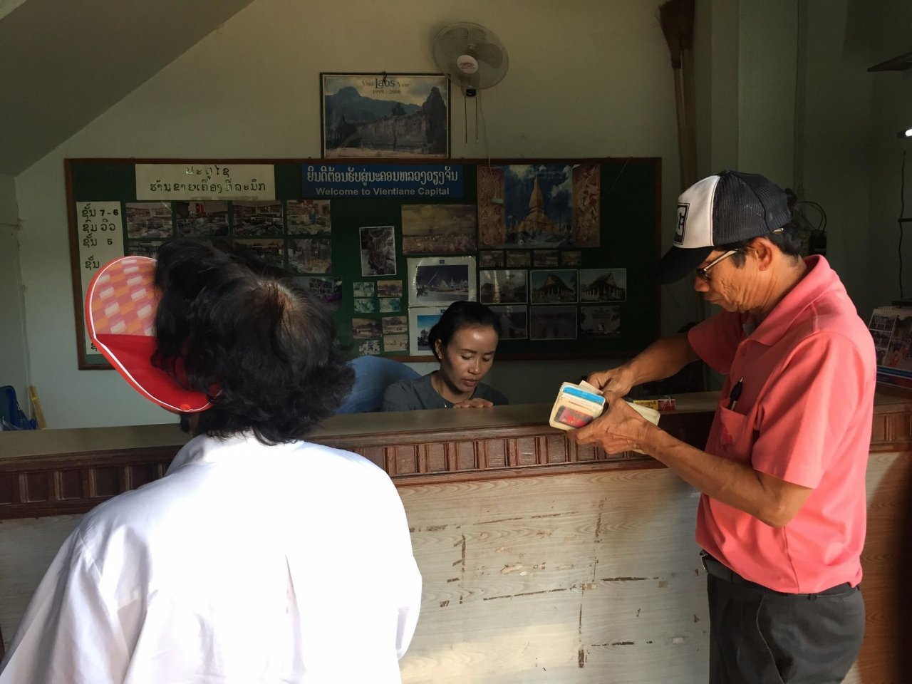ngam-can-canh-patuxay-khai-hoan-mon-cua-nguoi-lao