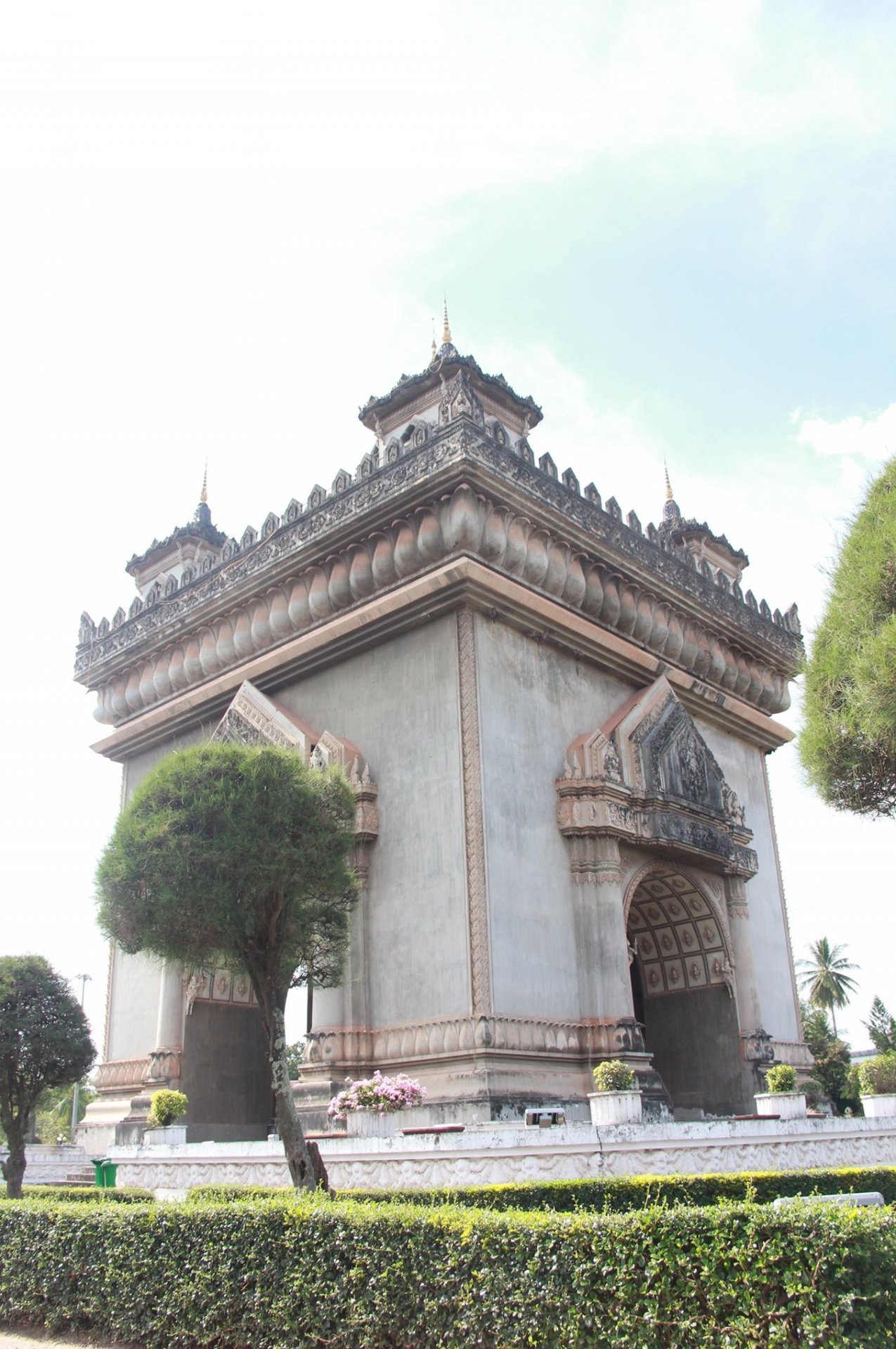 ngam-can-canh-patuxay-khai-hoan-mon-cua-nguoi-lao