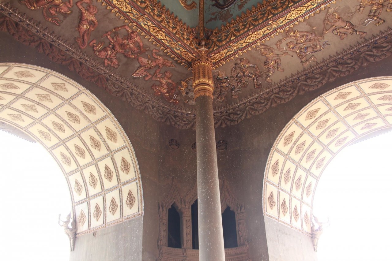 ngam-can-canh-patuxay-khai-hoan-mon-cua-nguoi-lao