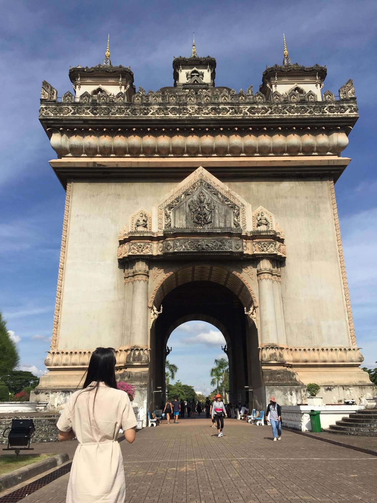 ngam-can-canh-patuxay-khai-hoan-mon-cua-nguoi-lao