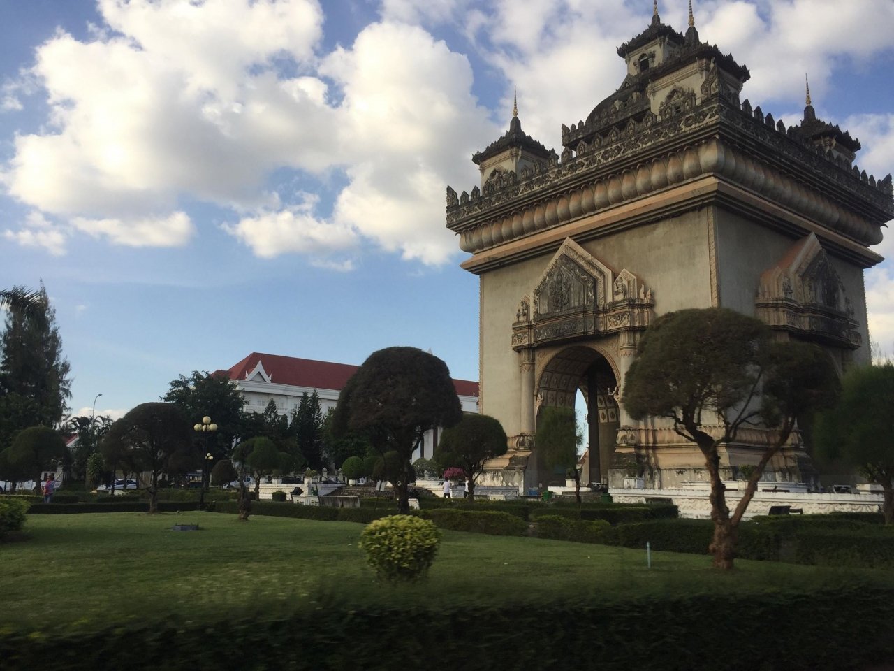 ngam-can-canh-patuxay-khai-hoan-mon-cua-nguoi-lao