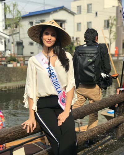 nhan-sac-nong-bong-cua-tan-hoa-hau-quoc-te-2018-nguoi-venezuela
