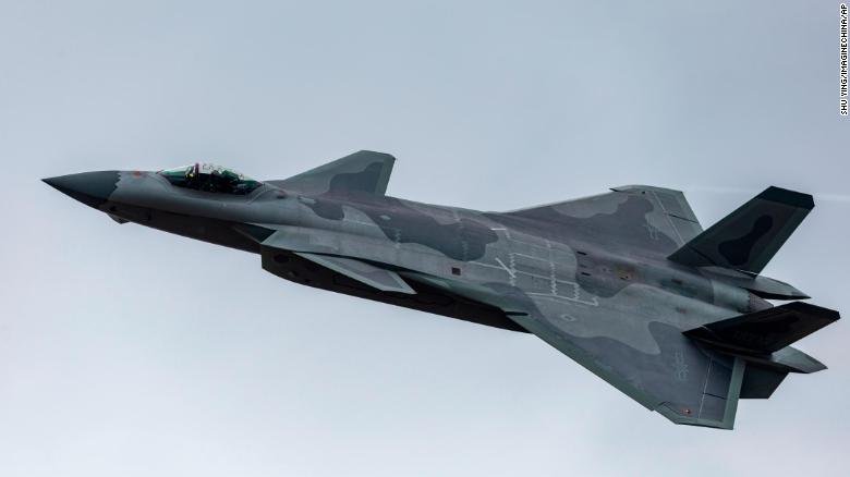 tiem kich tang hinh j-20 trung quoc lan dau khoe ten lua duoi bung hinh anh 2