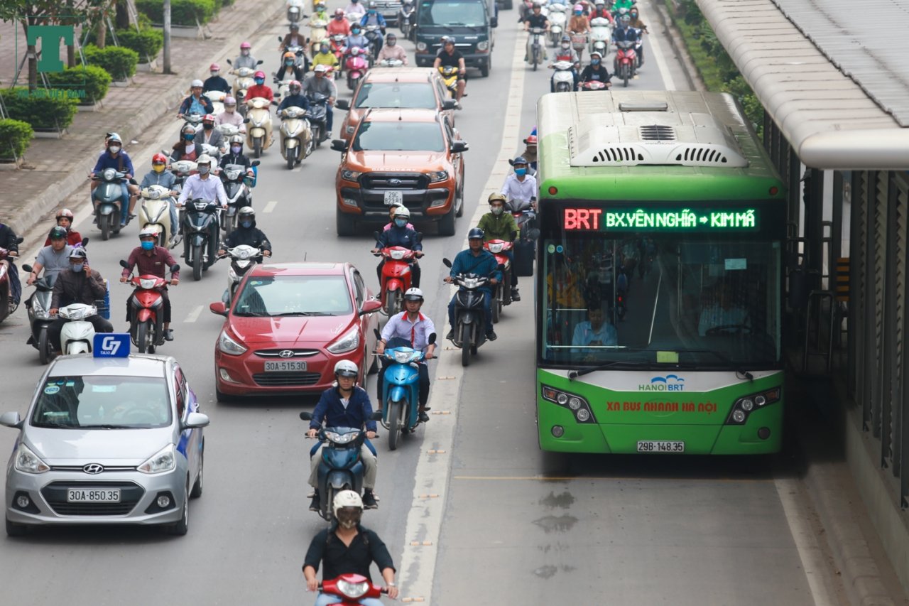 buyt-brt-rua-bo-trong-gio-cao-diem-sang