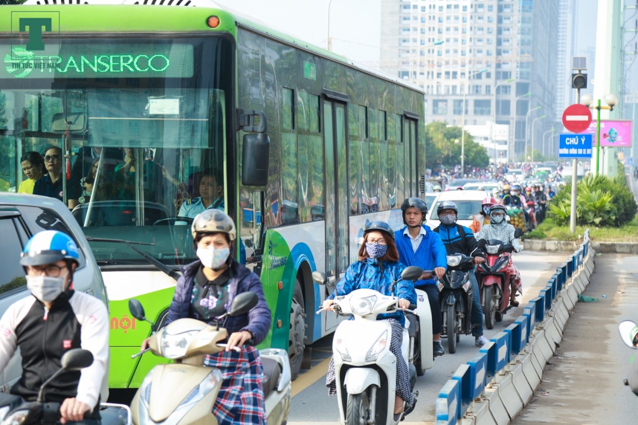 buyt-brt-rua-bo-trong-gio-cao-diem-sang