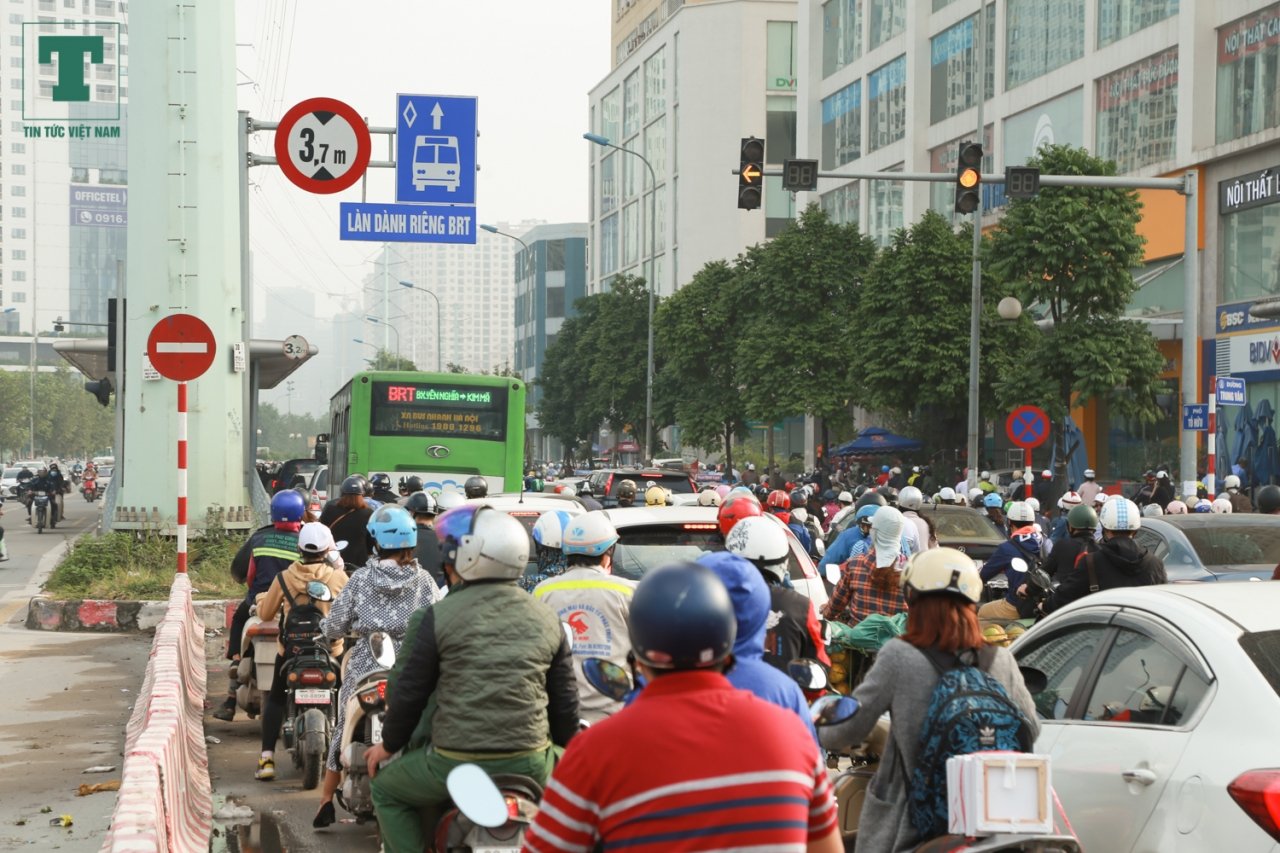 buyt-brt-rua-bo-trong-gio-cao-diem-sang