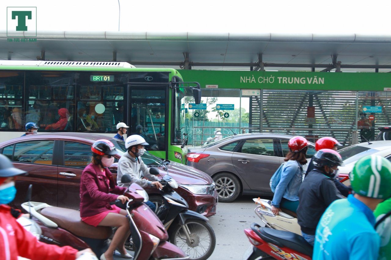 buyt-brt-rua-bo-trong-gio-cao-diem-sang