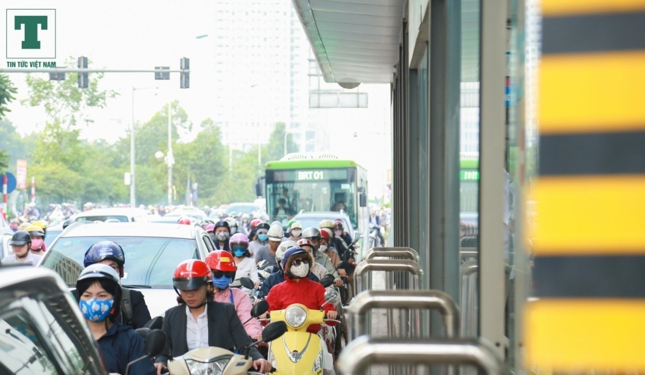 buyt-brt-rua-bo-trong-gio-cao-diem-sang