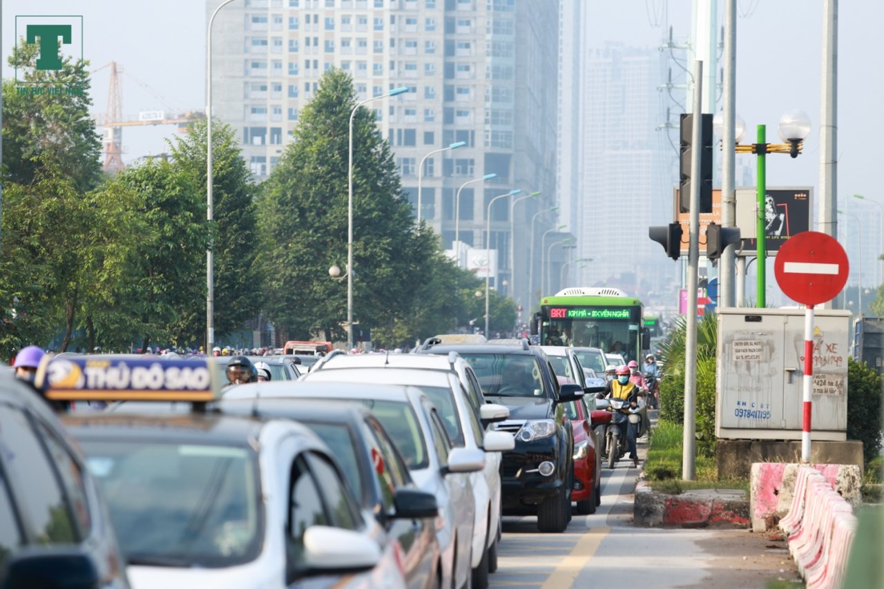 buyt-brt-rua-bo-trong-gio-cao-diem-sang