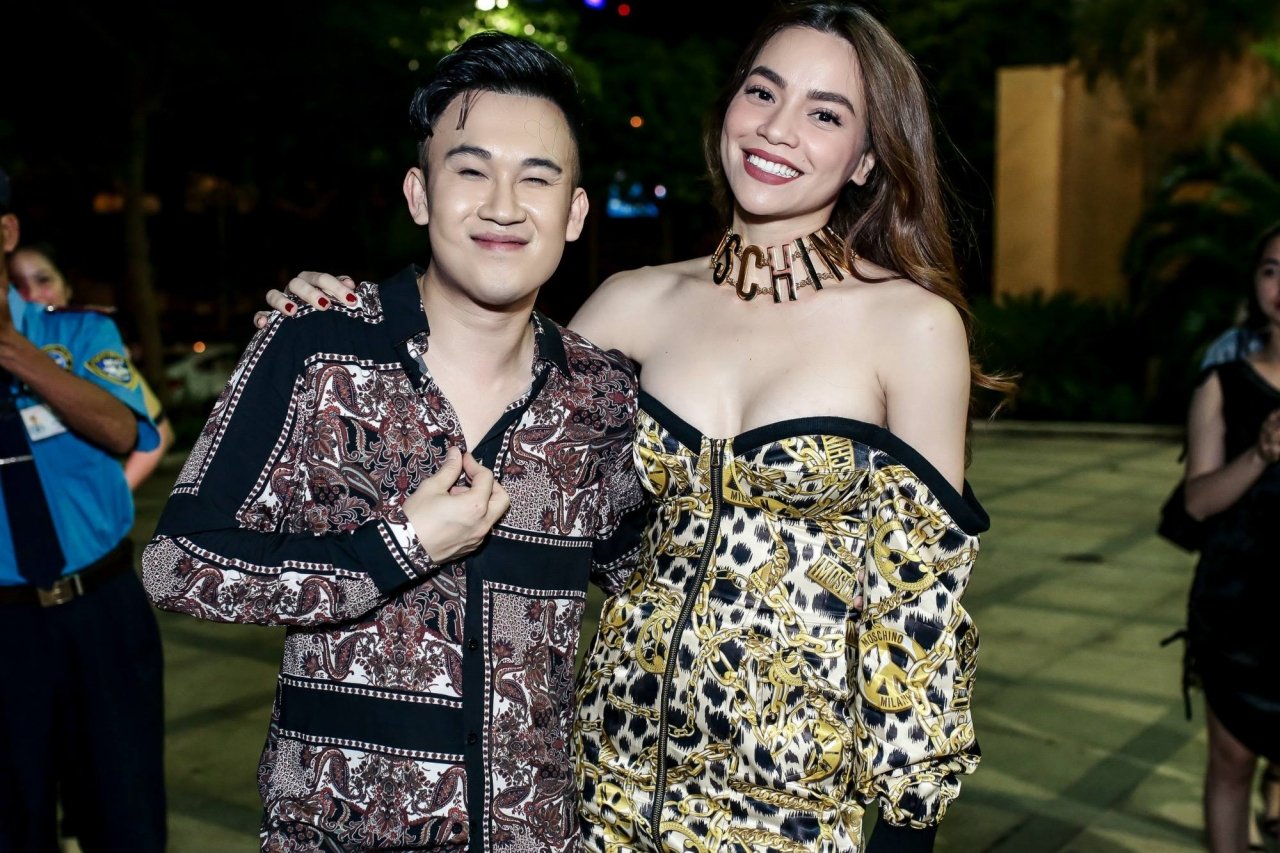 ho-ngoc-ha-dien-vay-hang-hieu-khoe-gan-tron-vong-mot-goi-cam
