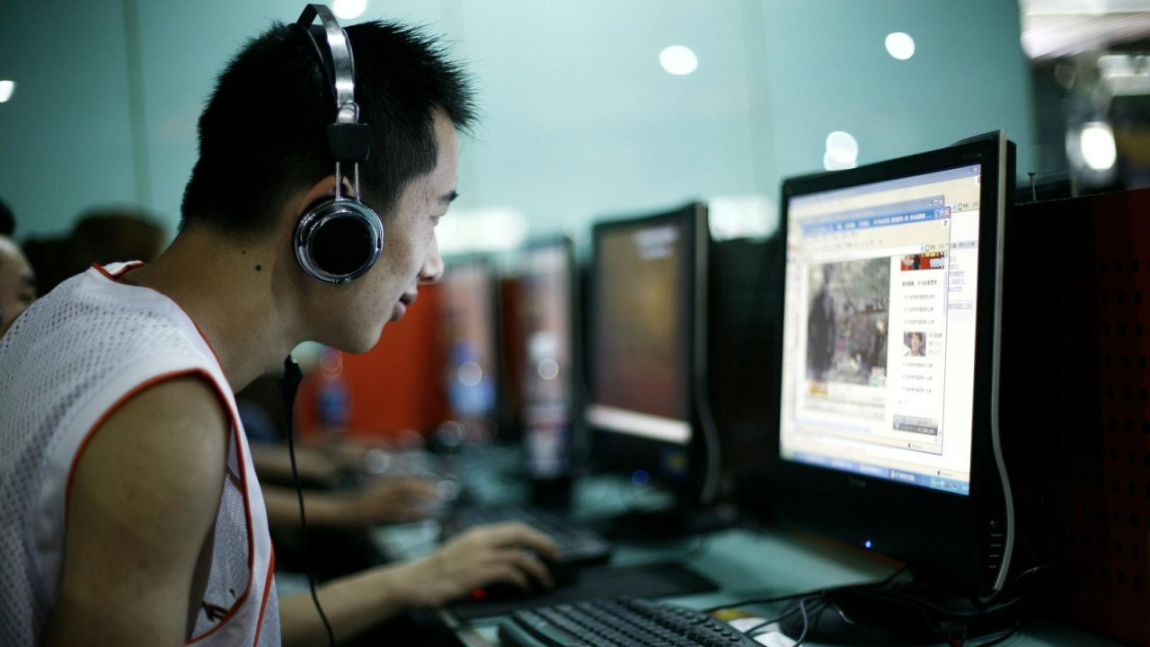 chi-co-2-nhom-tren-the-gioi-nguoi-dung-internet-va-nguoi-khong