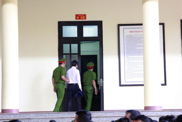 ngay-thu-4-xet-xu-vu-an-danh-bac-nghin-ty-cuu-tuong-phan-van-vinh-lien-tuc-vao-phong-y-te