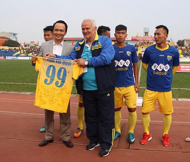 chu-tich-tap-doan-flc-trinh-van-quyet-chung-toi-dung-tai-tro-bong-da-thanh-hoa