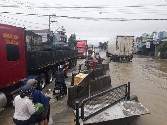 nha-trang-chim-trong-bien-nuoc-quoc-lo-1-va-duong-sat-tac-nghen