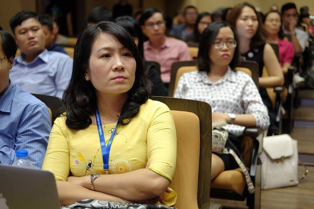 Nhiều nhà giáo dục, tâm lý, giáo viên, sinh viên đến lắng nghe tại tọa đàm