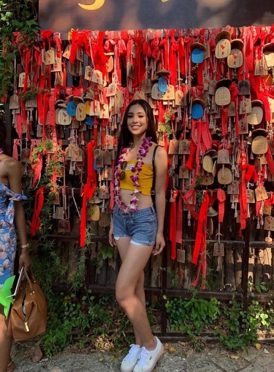 can-canh-bon-chiec-vay-da-hoi-khoe-tron-sac-voc-hoa-hau-tieu-vy-mang-den-miss-world-2018