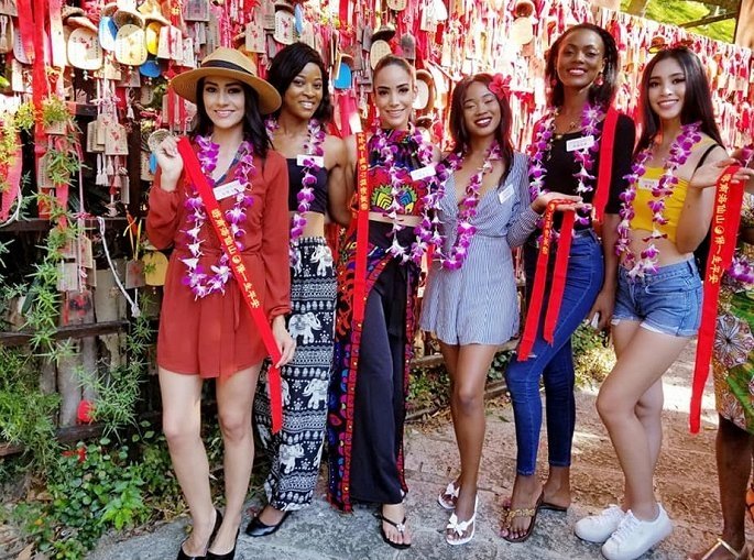 can-canh-bon-chiec-vay-da-hoi-khoe-tron-sac-voc-hoa-hau-tieu-vy-mang-den-miss-world-2018
