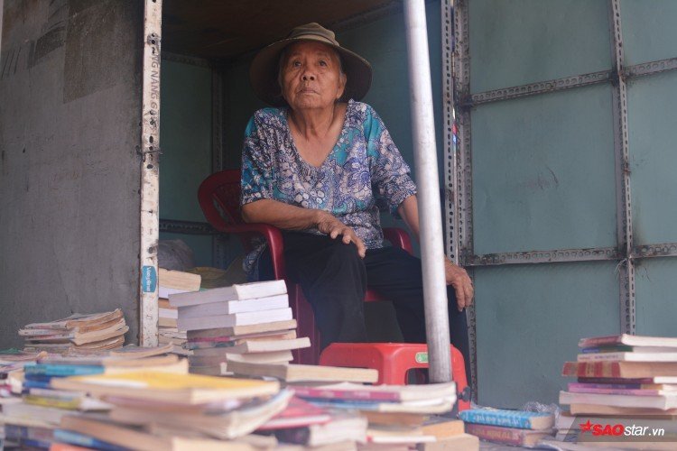 Từng có thời gian làm giáo viên dạy Văn, nên bà Ngọc đã yêu con chữ rất lâu rồi.