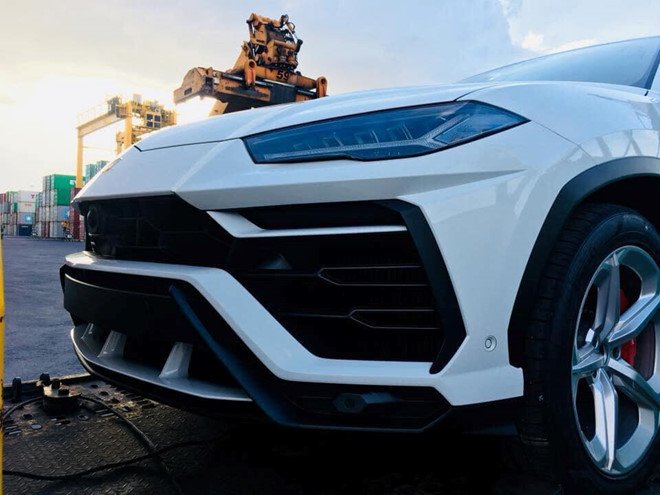 lamborghini-urus-dau-tien-o-viet-nam-ve-tay-dai-gia-minh-nhua
