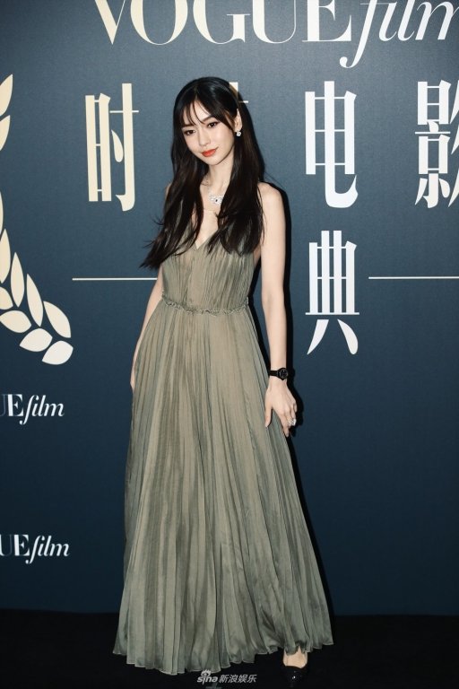 bang-chung-angela-baby-va-huynh-hieu-minh-ran-nut-tinh-cam-khien-cong-dong-mang-hoang-mang