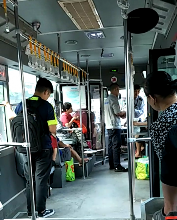 de-tao-hinh-anh-dep-ve-xe-buyt-ha-noi-can-xu-ly-ngay-nhung-hanh-vi-bat-on-cua-nhan-vien-xe-buyt