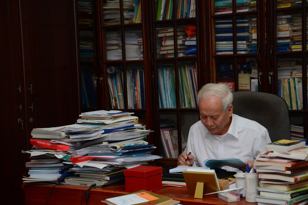 pgsts-ngnd-nguyen-vo-ky-anh-co-thoi-nguoi-ta-xach-mot-can-cam-di-cung-la-qua-2011